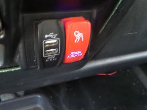 Used 2005 Jeep Wrangler Unlimited w/ Security Group image 53