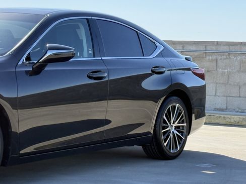 Certified 2025 Lexus ES 300h w/ Premium Package FWD image 8