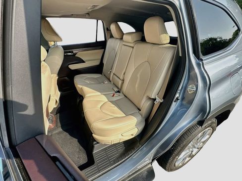 Used 2020 Toyota Highlander Limited FWD image 26