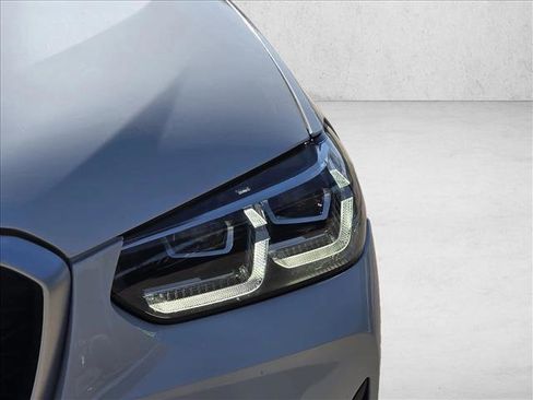 Used 2023 BMW X4 xDrive30i image 10