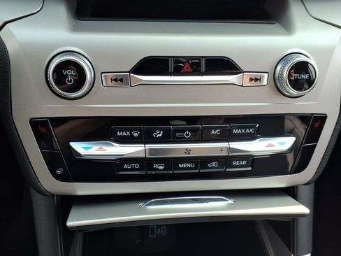 Used 2023 Ford Explorer XLT w/ Equipment Group 202A image 15