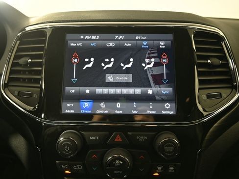 Used 2022 Jeep Grand Cherokee Laredo X image 27