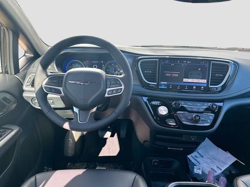 New 2026 Chrysler Pacifica Select image 23