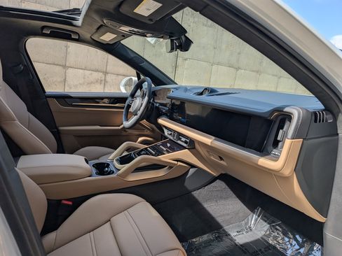 New 2025 Porsche Cayenne Turbo image 29