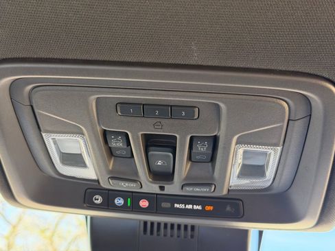 Used 2025 GMC Sierra 1500 SLT w/ SLT Premium Plus Package image 21