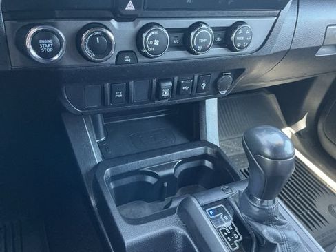 Used 2020 Toyota Tacoma TRD Sport w/ Blackout Package AWD/4WD image 23