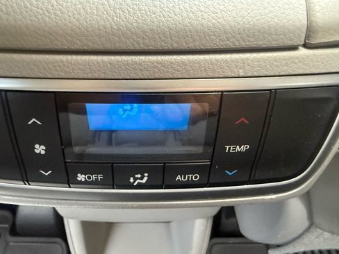 Used 2018 Toyota Highlander XLE FWD image 15