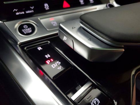 Used 2024 Audi Q8 e-tron Premium Plus AWD/4WD image 29
