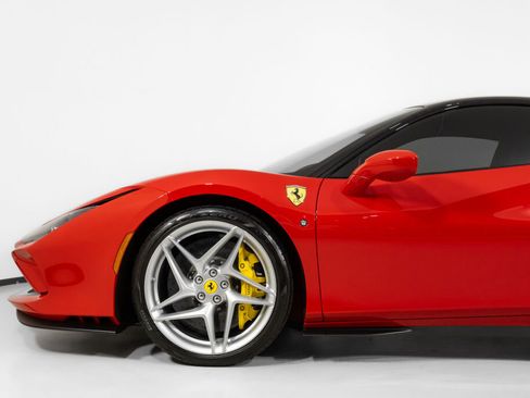 Used 2022 Ferrari F8 Tributo RWD image 15