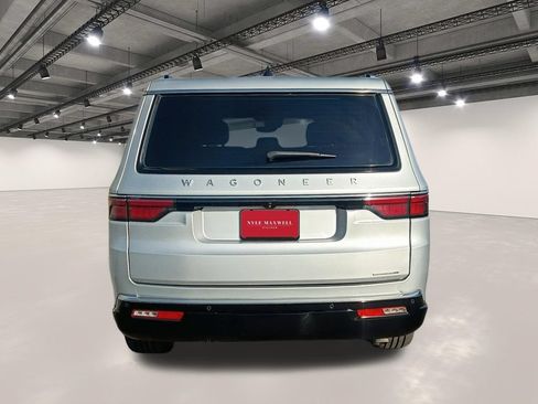 Used 2024 Jeep Wagoneer L Series II w/ Flexible Seating Group RWD image 15