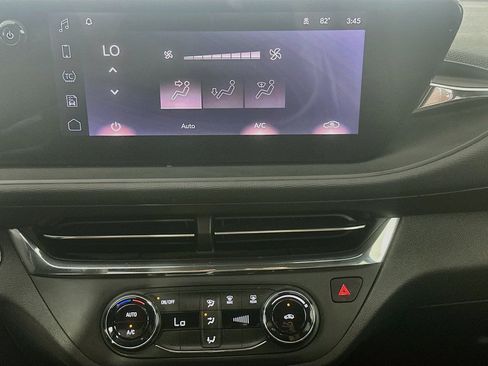 Used 2025 Buick Envista Preferred FWD image 23