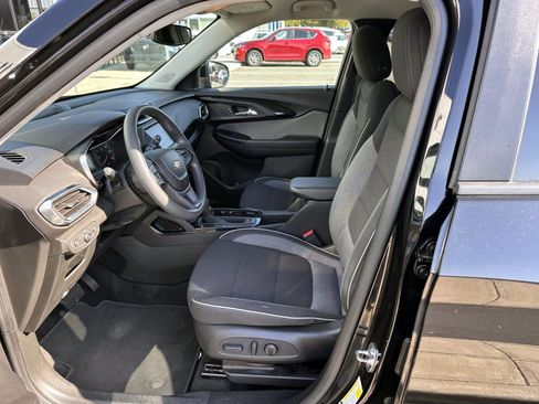 Used 2023 Chevrolet TrailBlazer LT AWD/4WD image 11