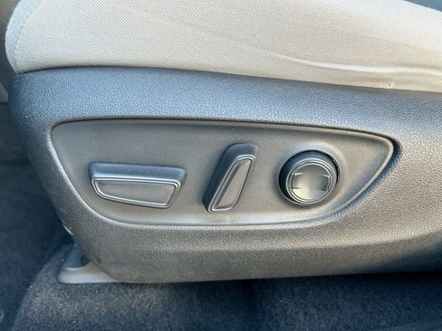 Used 2021 Toyota RAV4 XLE w/ Convenience Package FWD image 12