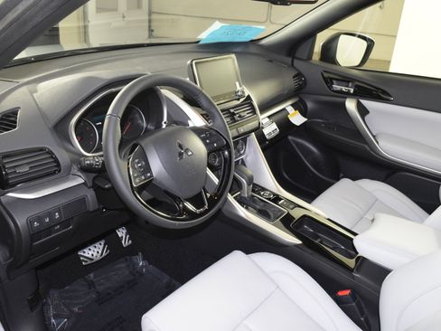 New 2026 Mitsubishi Eclipse Cross SEL image 2