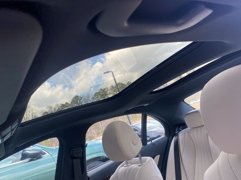 Used 2017 Mercedes-Benz E 300 4MATIC image 7