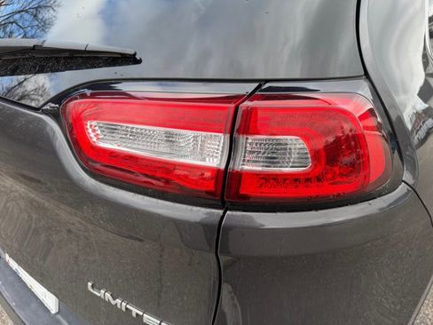 Used 2015 Jeep Cherokee Limited image 16