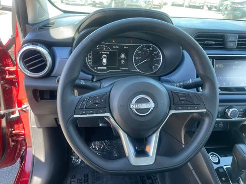 Used 2025 Nissan Versa SV image 28