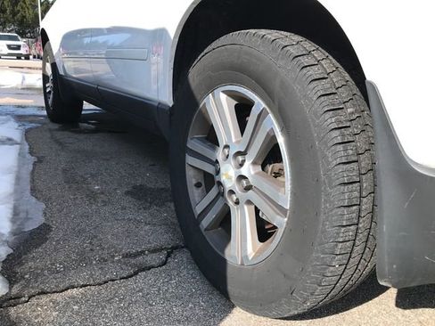 Used 2017 Chevrolet Traverse LT image 12
