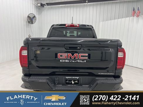 Used 2024 GMC Canyon Denali image 4