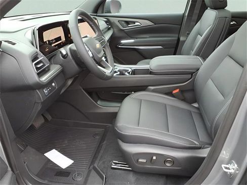 New 2026 Chevrolet Traverse LT w/ Sun and Wheel Package image 16