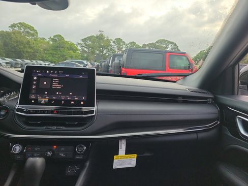 New 2026 Jeep Compass Latitude image 9