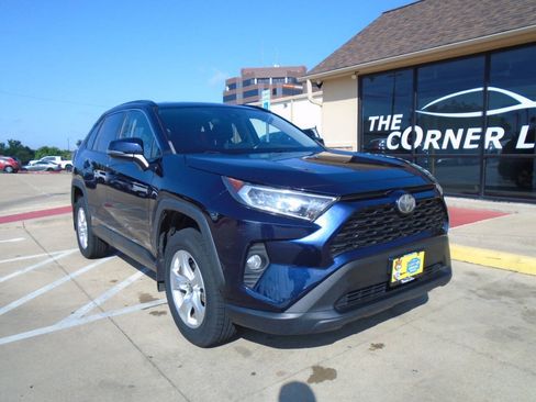 Used 2021 Toyota RAV4 XLE FWD image 1