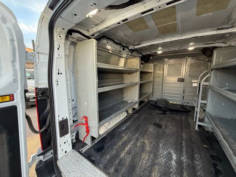 Used 2018 Ford Transit 250 130 Low Roof image 26
