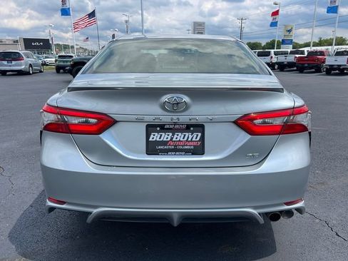 Used 2018 Toyota Camry SE FWD image 6