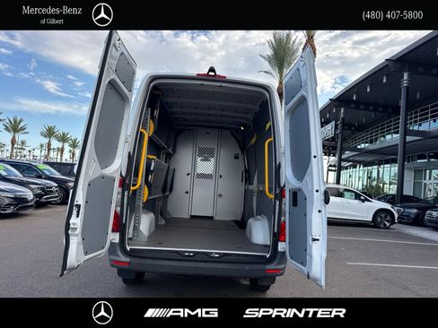 Used 2022 Mercedes-Benz Sprinter 2500 image 6