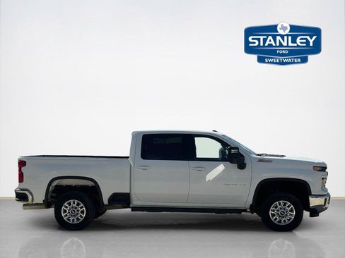 Used 2025 Chevrolet Silverado 2500 LT w/ Convenience Package AWD/4WD image 8