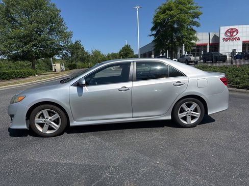 Used 2014 Toyota Camry SE FWD image 3
