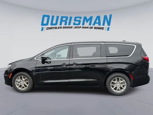 New 2026 Chrysler Pacifica Select image 3