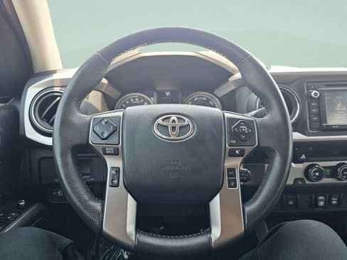 Used 2018 Toyota Tacoma SR5 RWD image 29