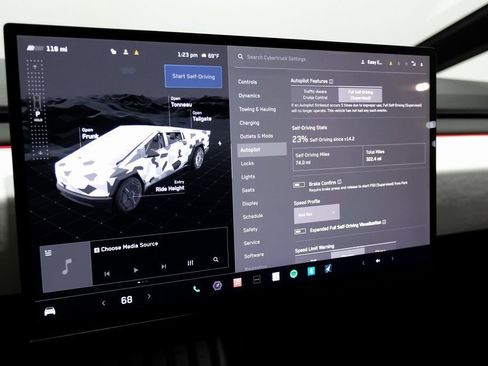 Used 2024 Tesla Cybertruck AWD Crew Cab image 22