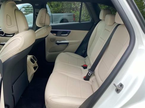 Used 2025 Mercedes-Benz GLC 300 image 9