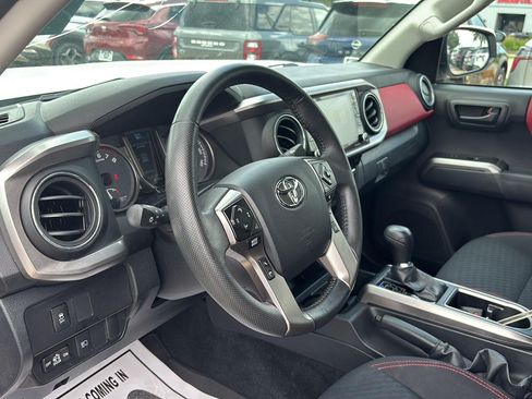 Used 2023 Toyota Tacoma SR5 AWD/4WD image 11
