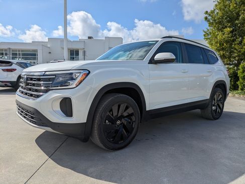 New 2026 Volkswagen Atlas SE FWD image 8