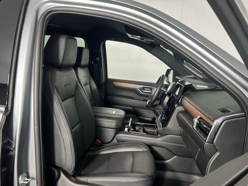 Used 2025 GMC Yukon XL Denali image 33