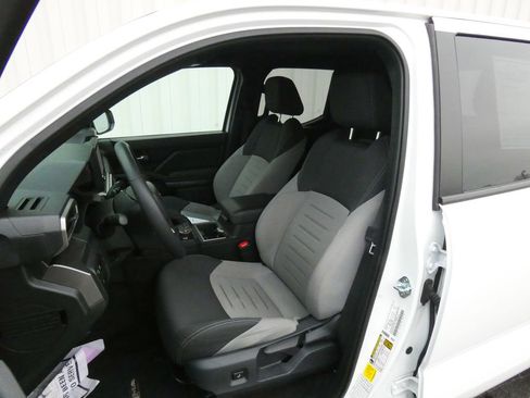 Used 2025 Toyota Tacoma TRD Off-Road image 13