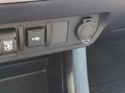 Used 2020 Toyota Tacoma SR5 image 21