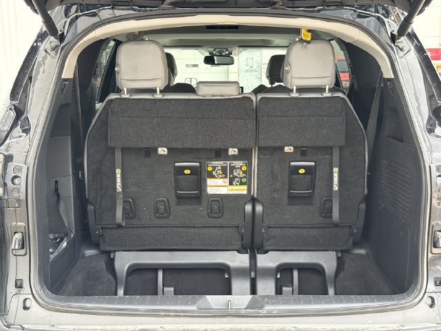 Used 2025 Toyota Sienna XLE FWD image 35