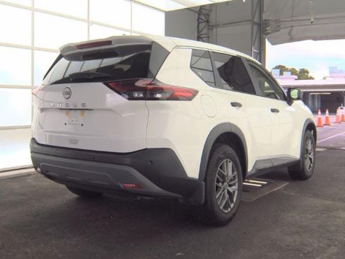 Used 2023 Nissan Rogue S FWD image 2