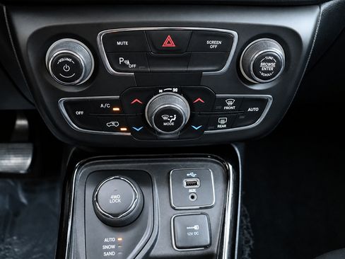 Used 2018 Jeep Compass Limited w/ Navigation Group AWD/4WD image 32