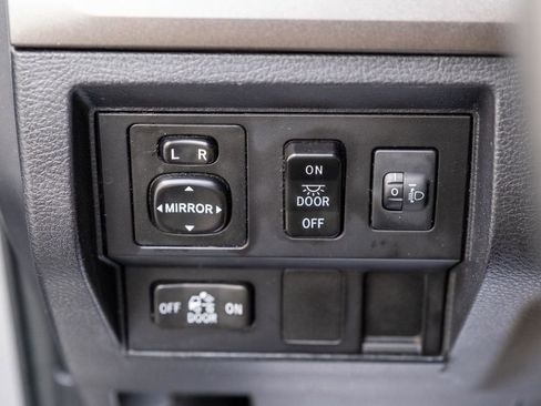 Used 2016 Toyota Tundra SR5 AWD/4WD image 19