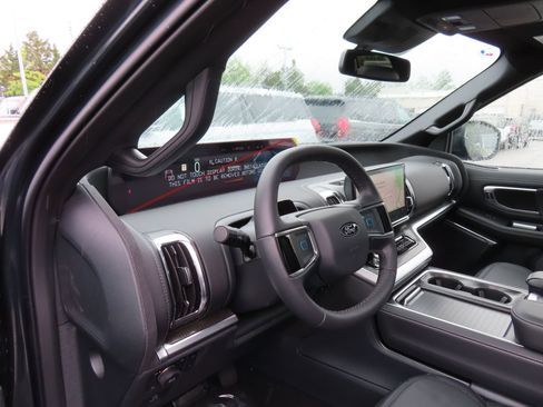 New 2026 Ford Expedition Platinum w/ Stealth Appearance Package AWD/4WD image 9