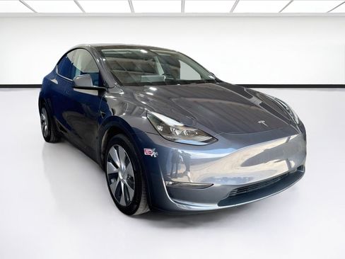 Used 2023 Tesla Model Y Long Range AWD/4WD image 3