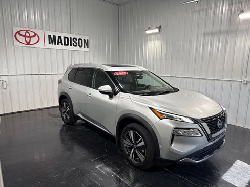 Used 2023 Nissan Rogue SL w/ SL Premium Package AWD/4WD image 4