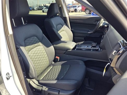 New 2026 Nissan Pathfinder SV image 16