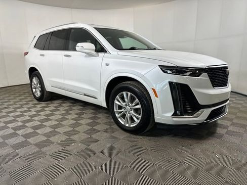 Used 2022 Cadillac XT6 Luxury image 2