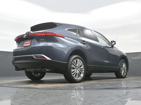 Used 2023 Toyota Venza XLE image 33